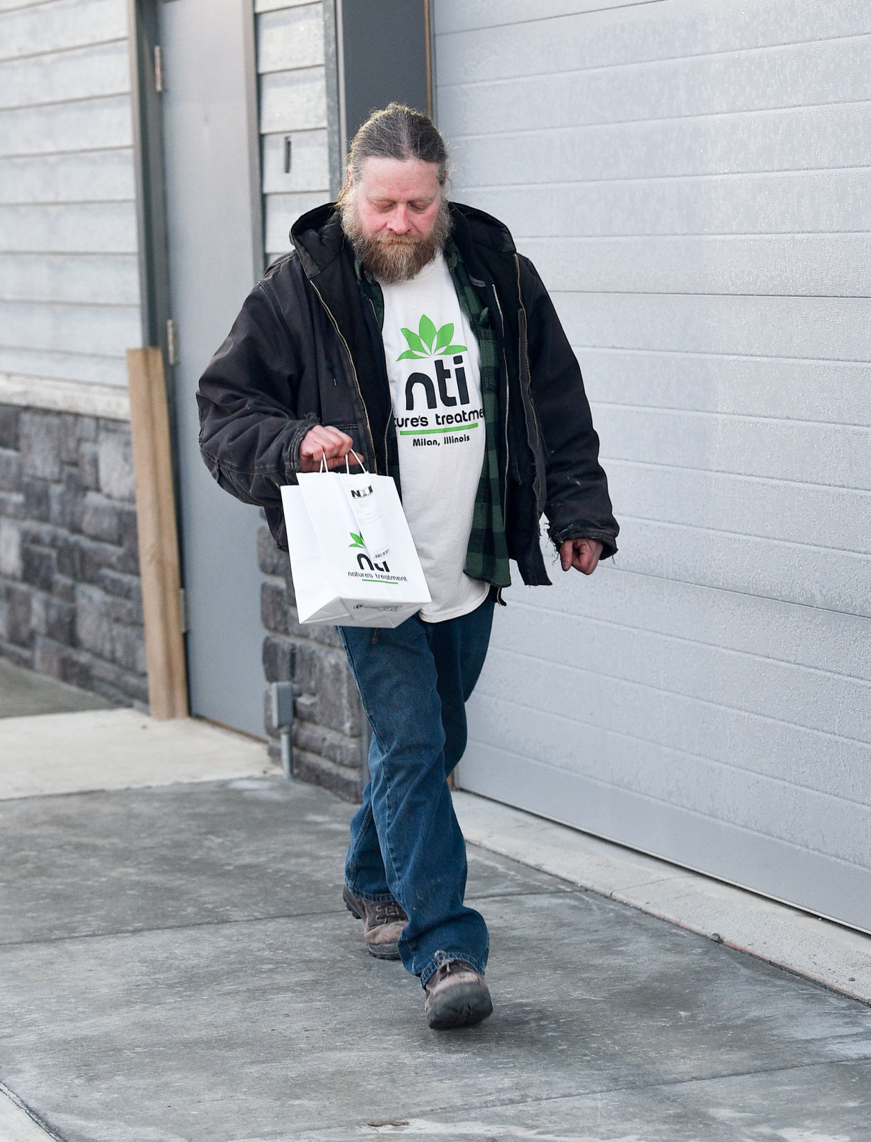 010220-qct-qca-weed-040a.JPG